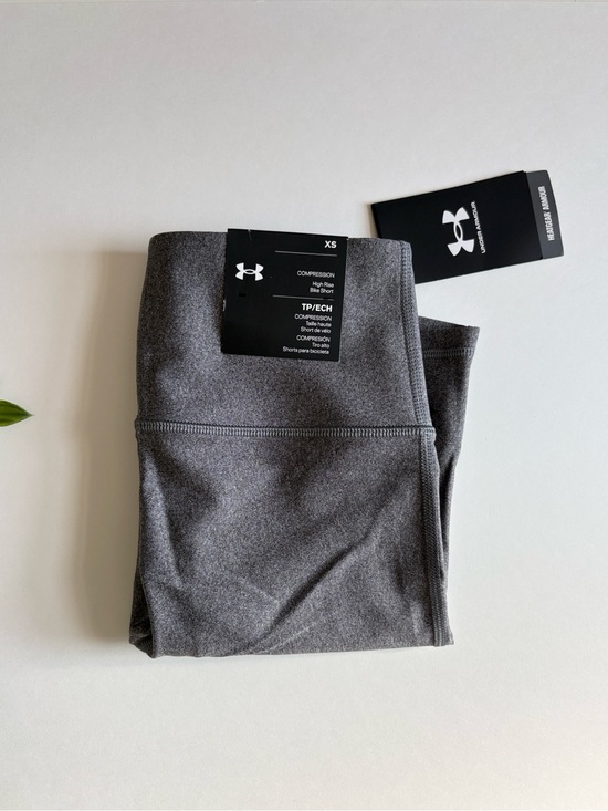 Under Armour Pants - NWT women’s under armour gray high rise compression bike shorts